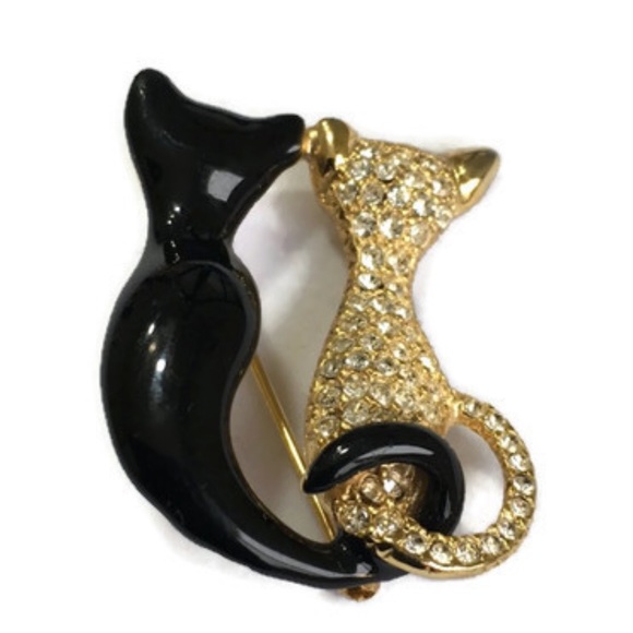 Jewelry - 💲3/15.  Double Cat Brooch
